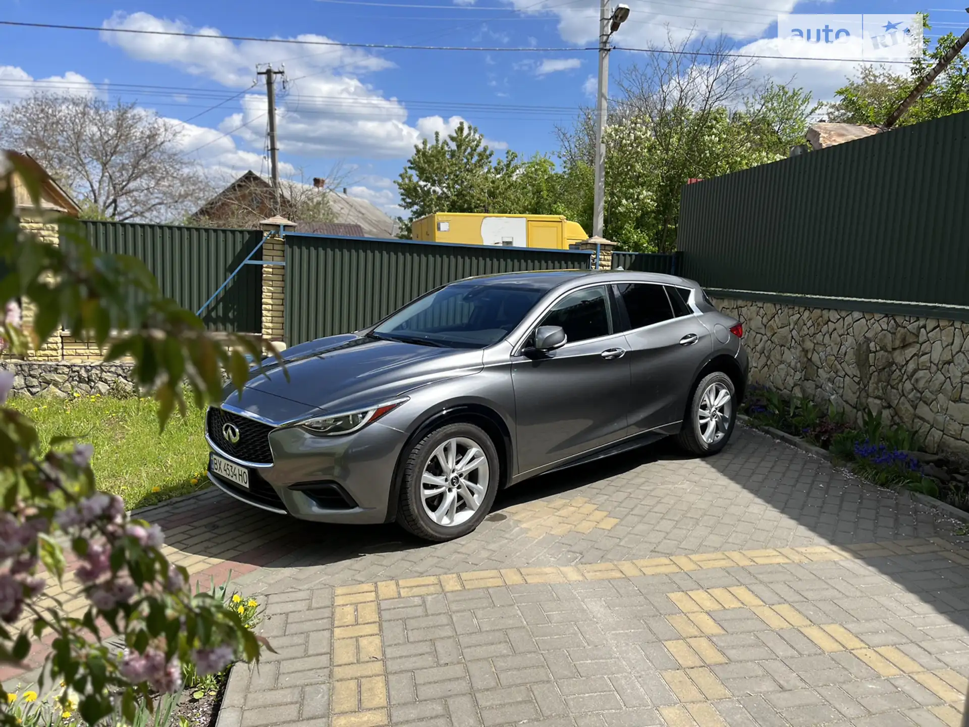 Infiniti QX30, 2016