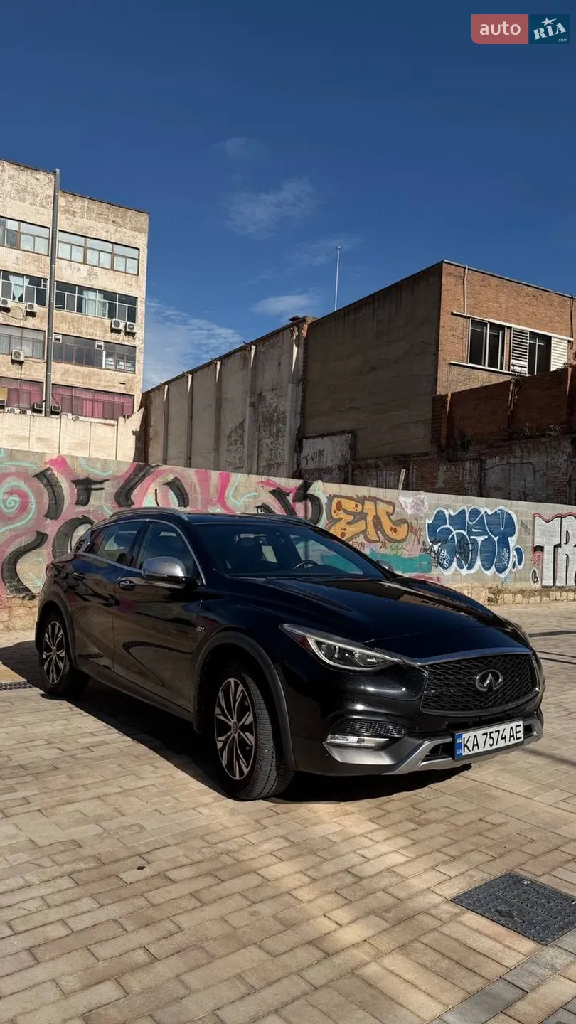 Infiniti QX30, 2016
