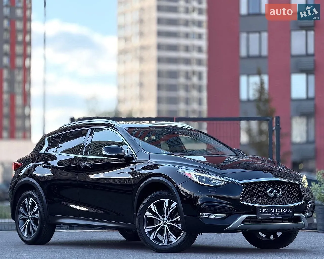 Infiniti QX30, 2016