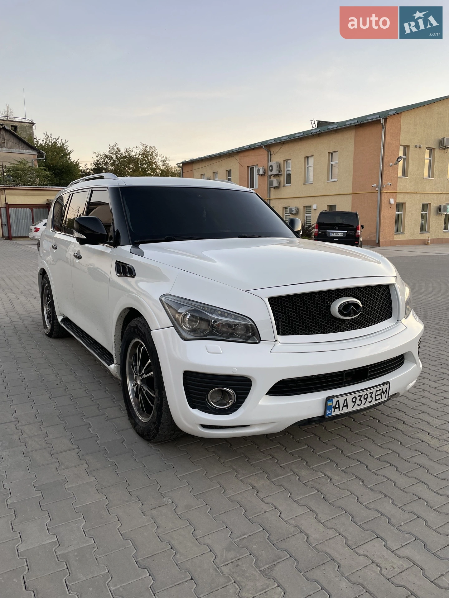 Infiniti QX56, 2011