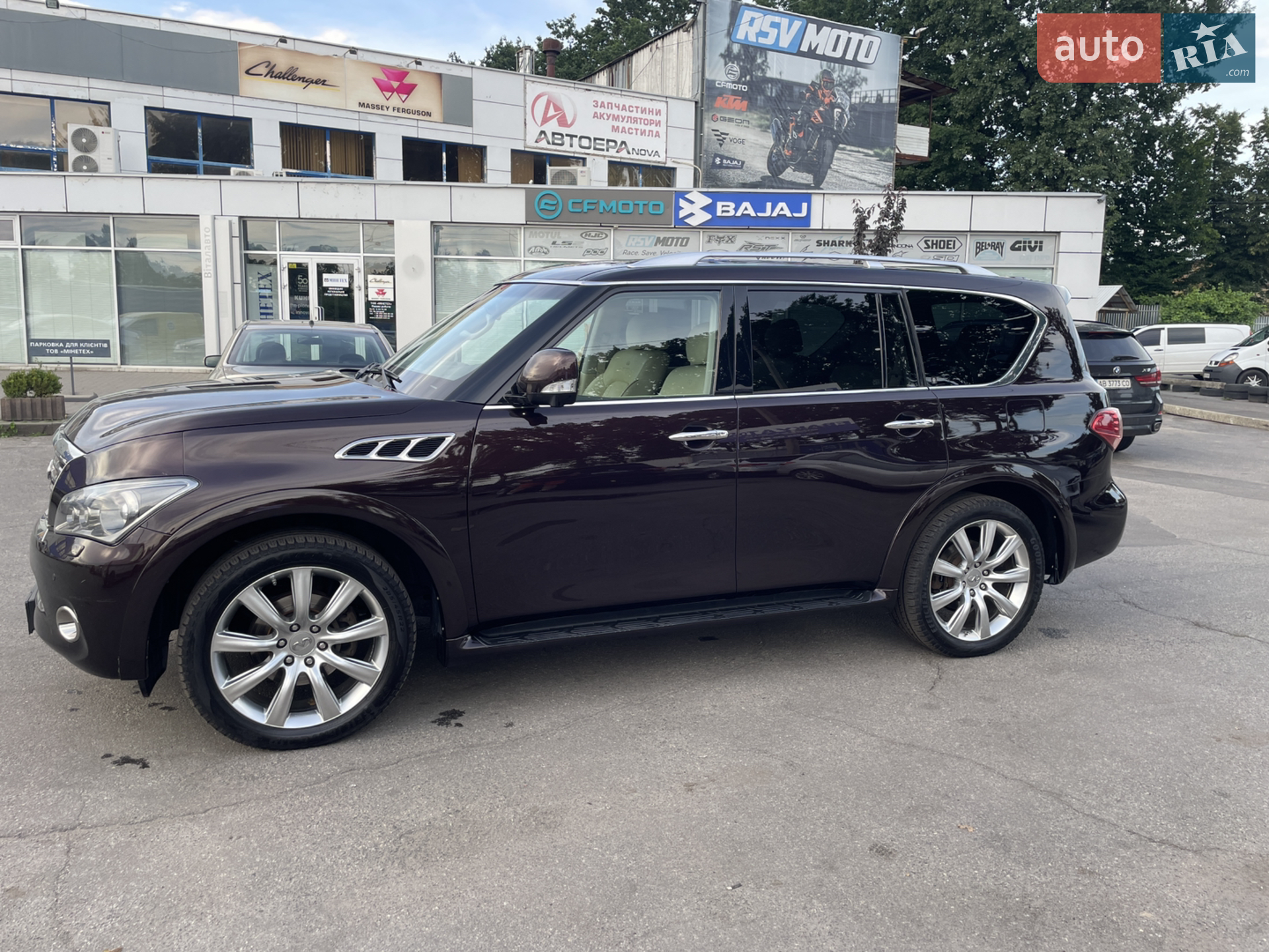 Infiniti QX56, 2011