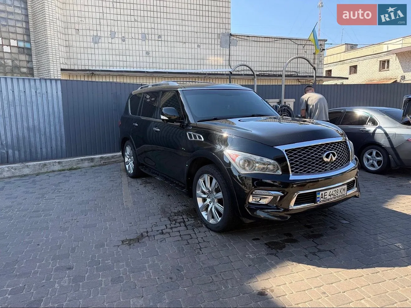 Infiniti QX56, 2010