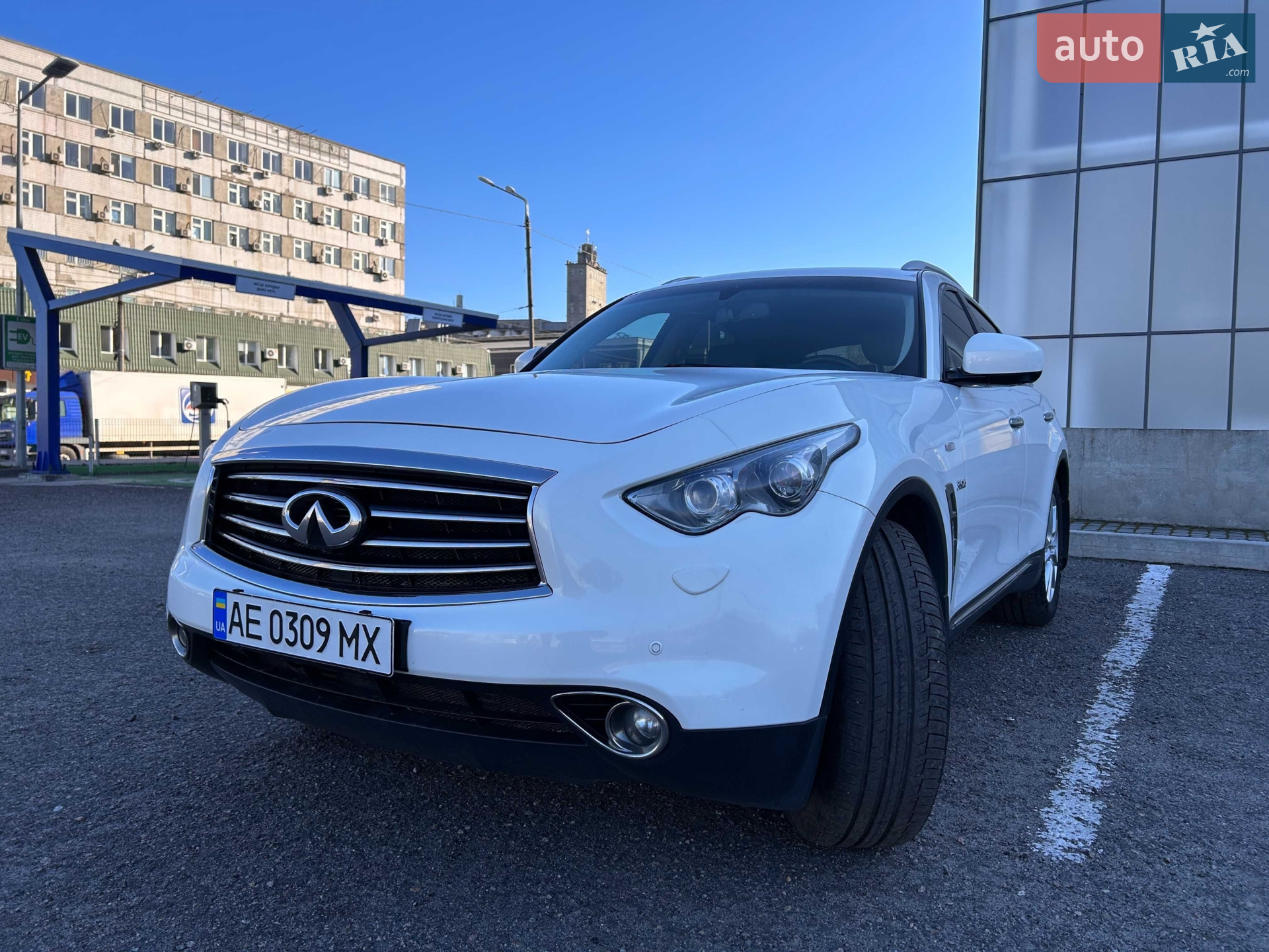 Infiniti QX70, 2015