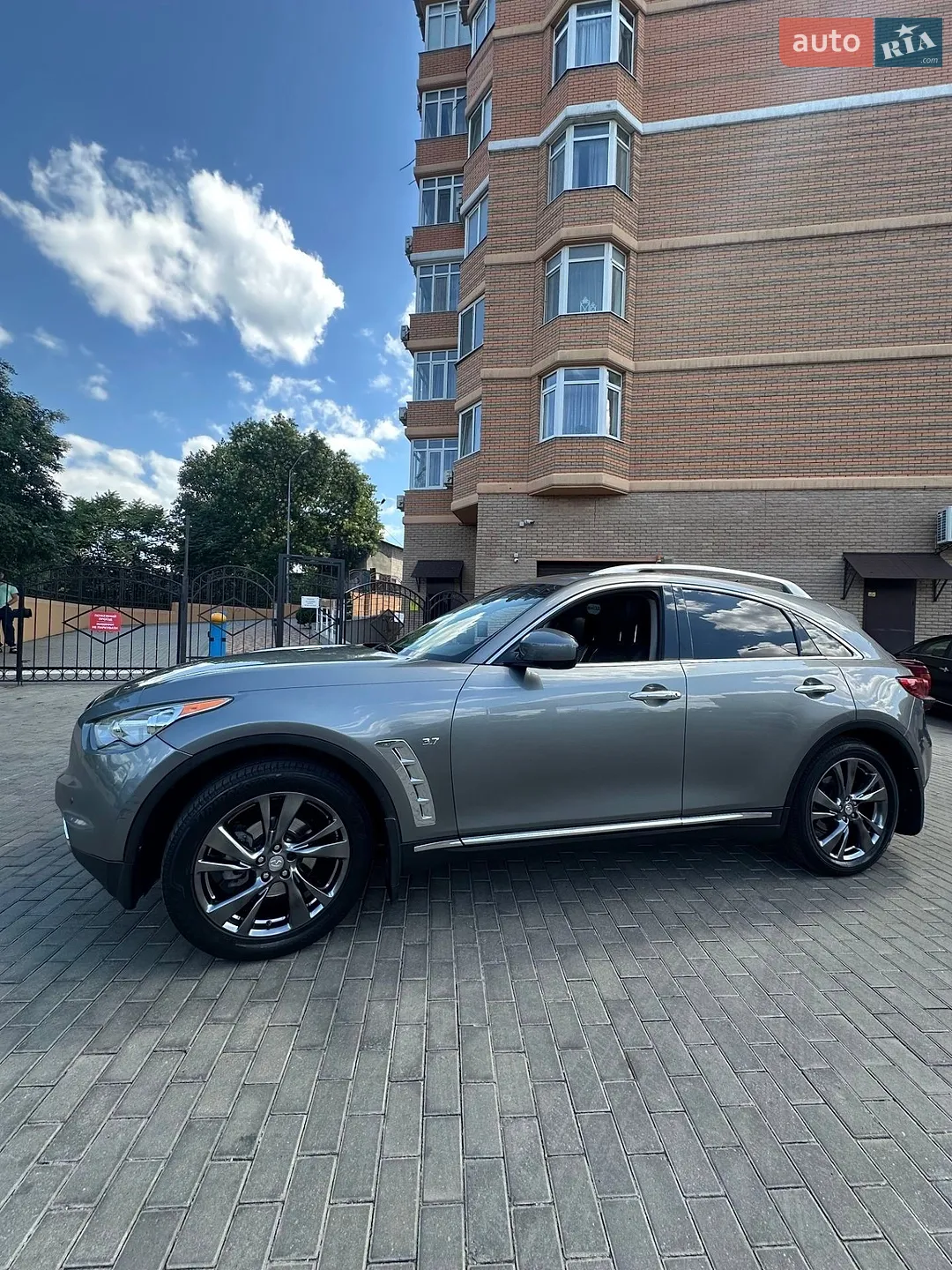 Infiniti QX70, 2013