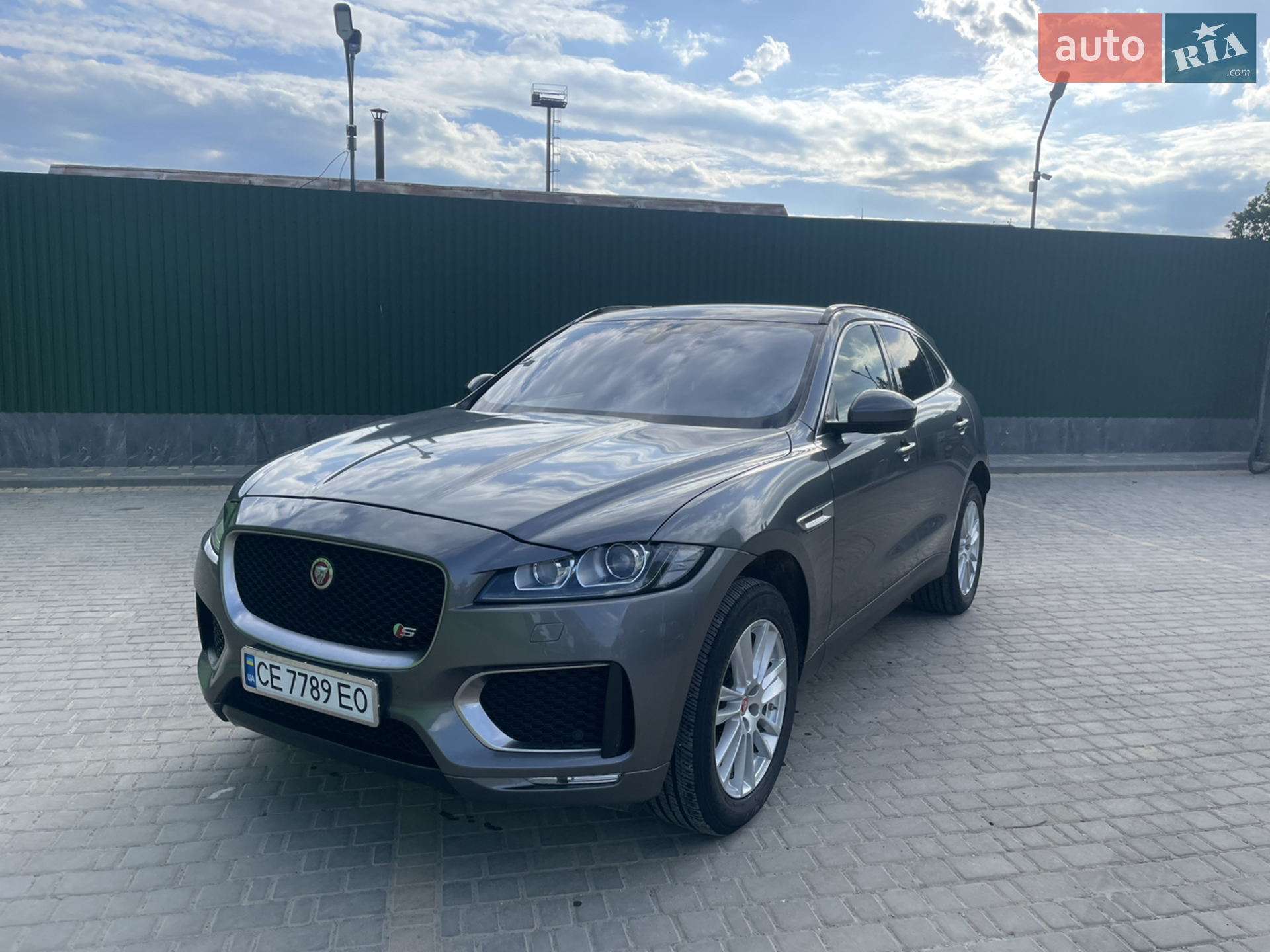 Jaguar F-Pace 2017 — 1