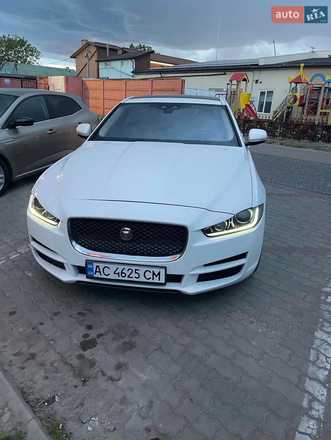 Jaguar XE, 2016