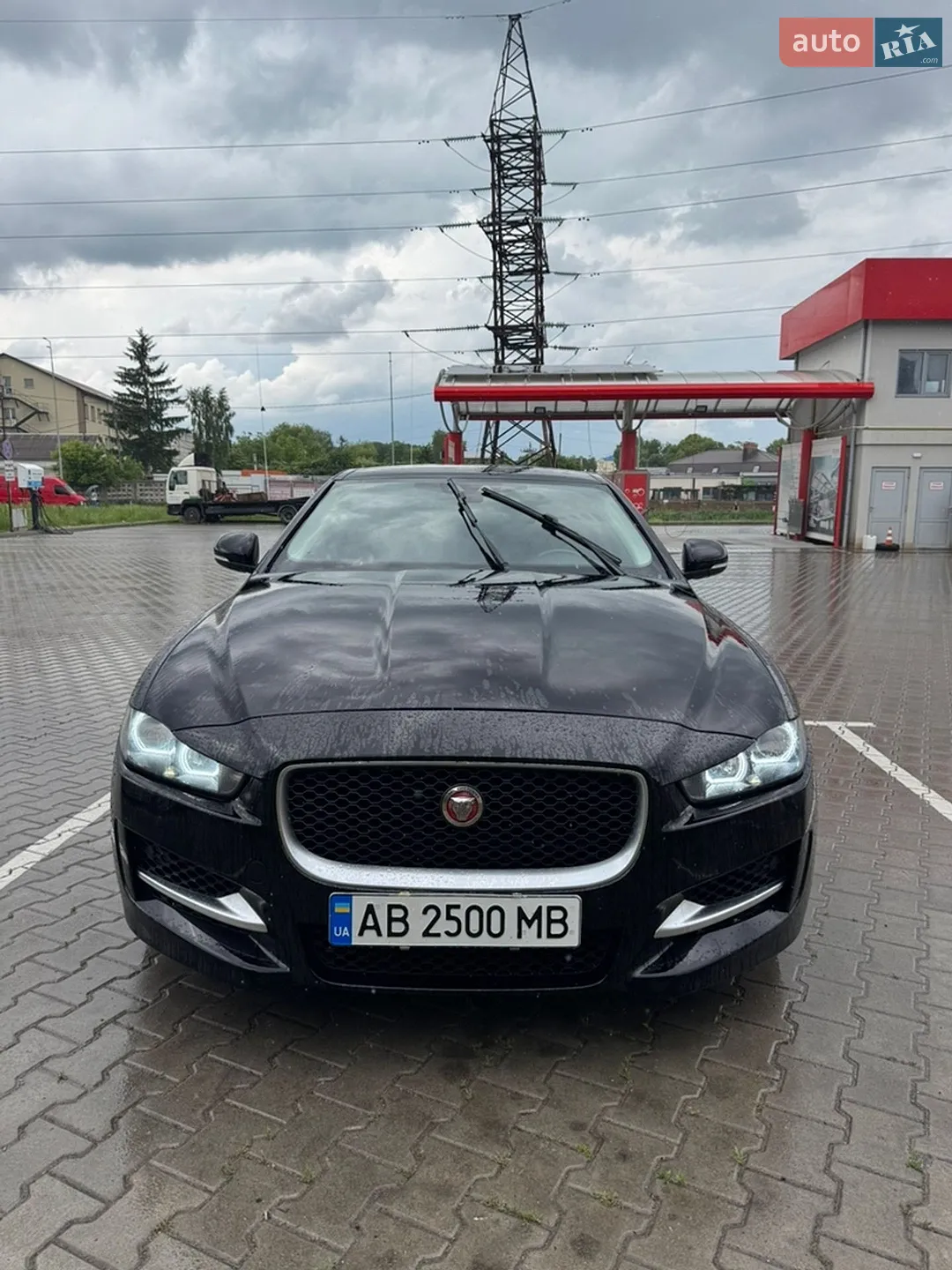 Jaguar XE, 2016