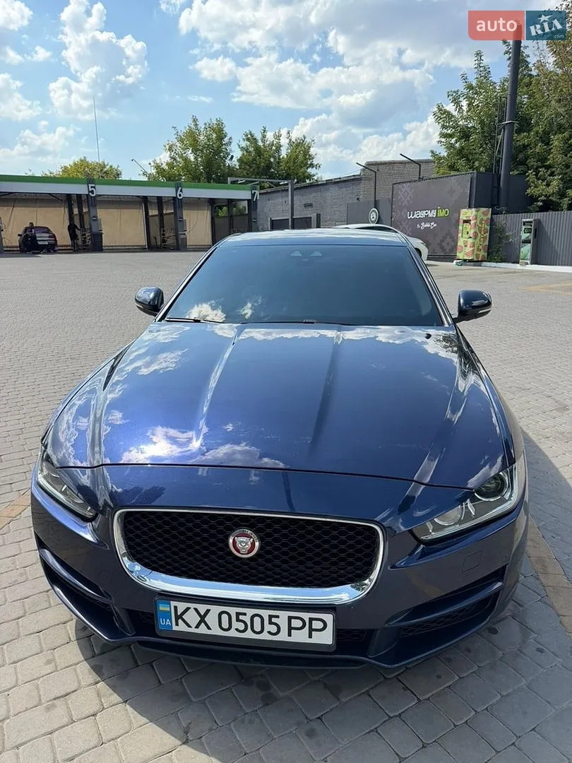 Jaguar XE, 2015