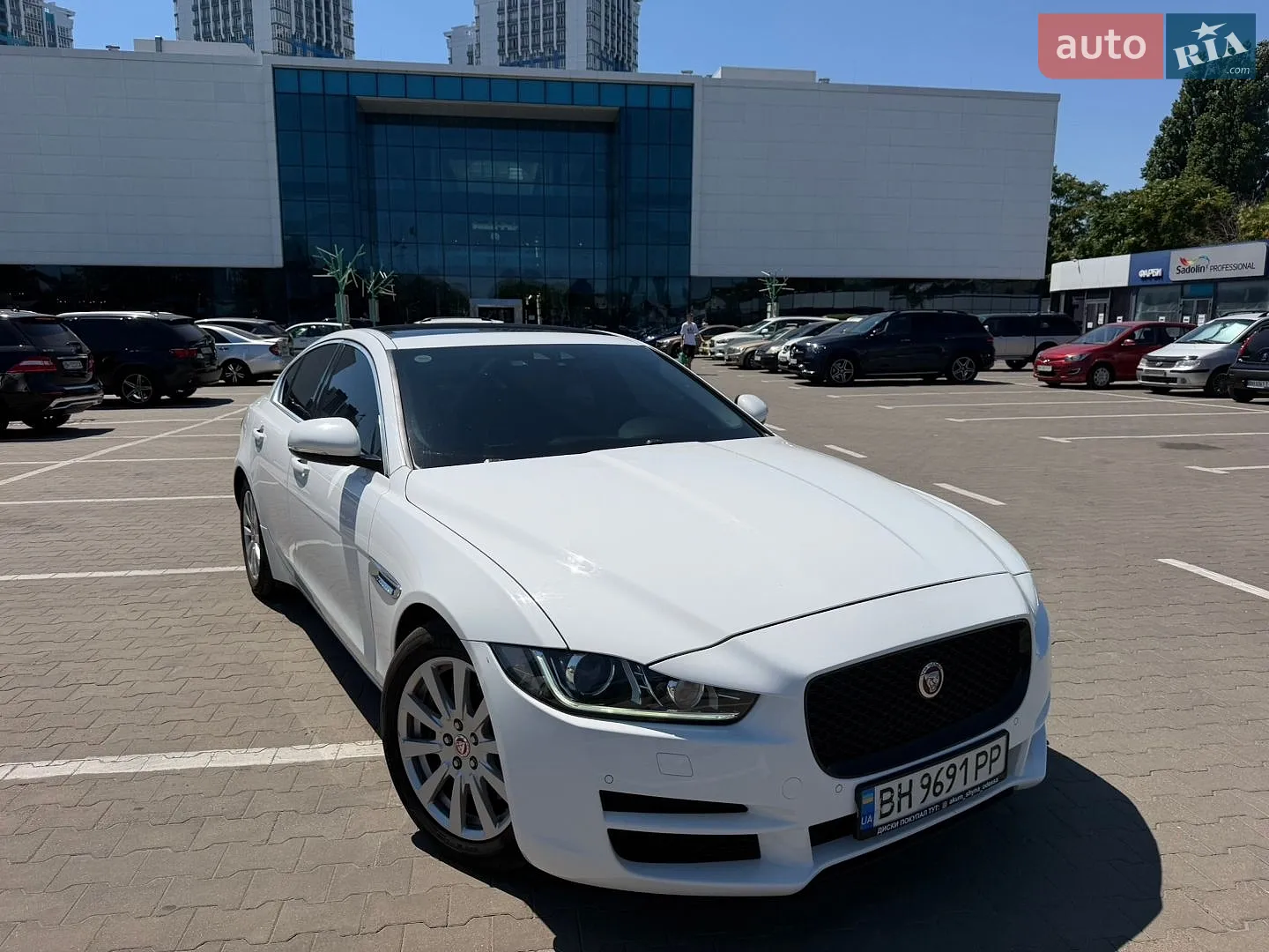 Jaguar XE, 2015