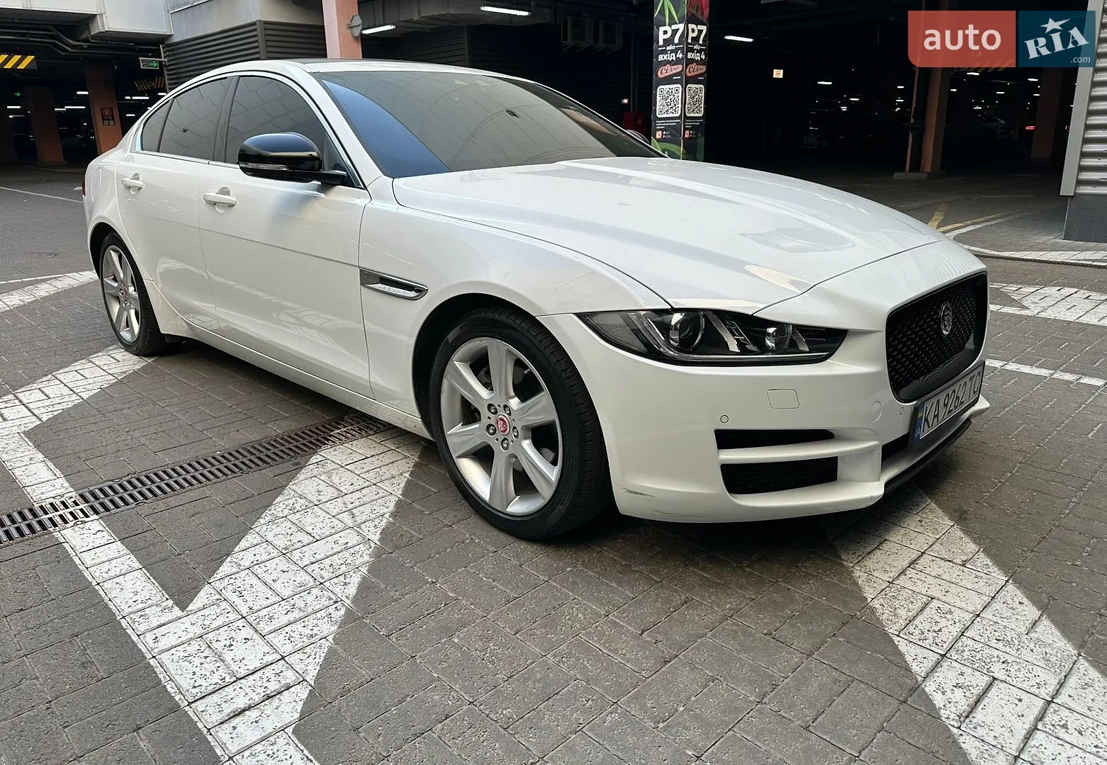 Jaguar XE, 2016