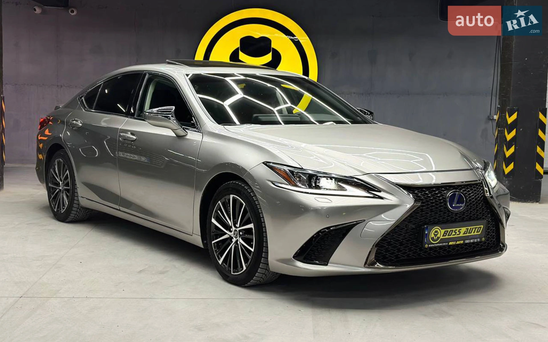Lexus ES, 2022