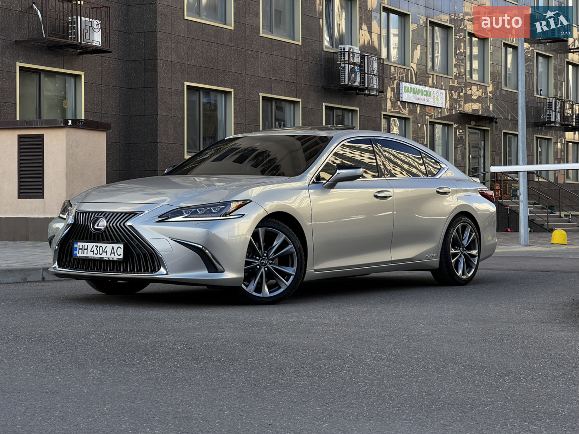 Lexus ES, 2019