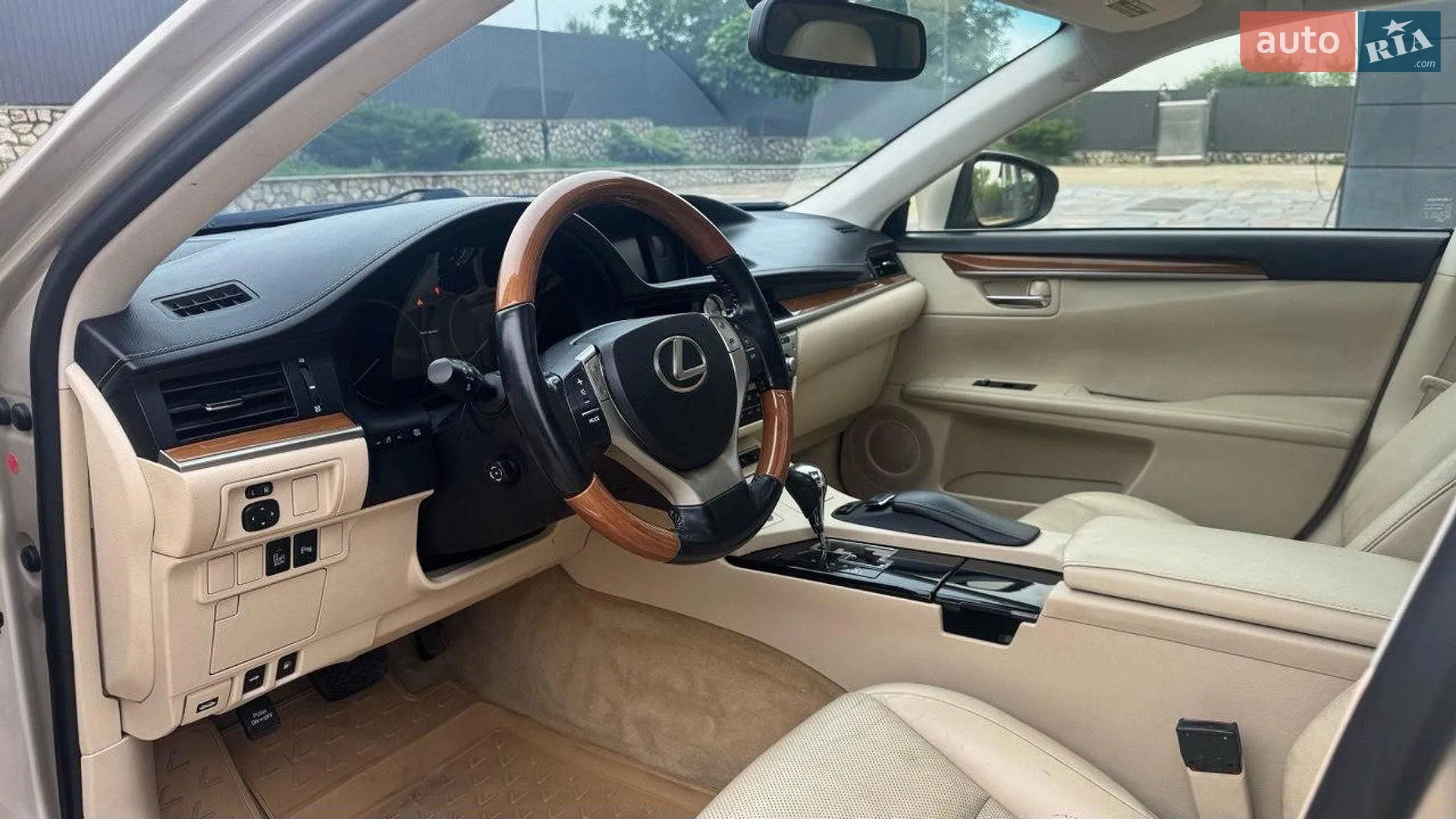 Lexus ES, 2012