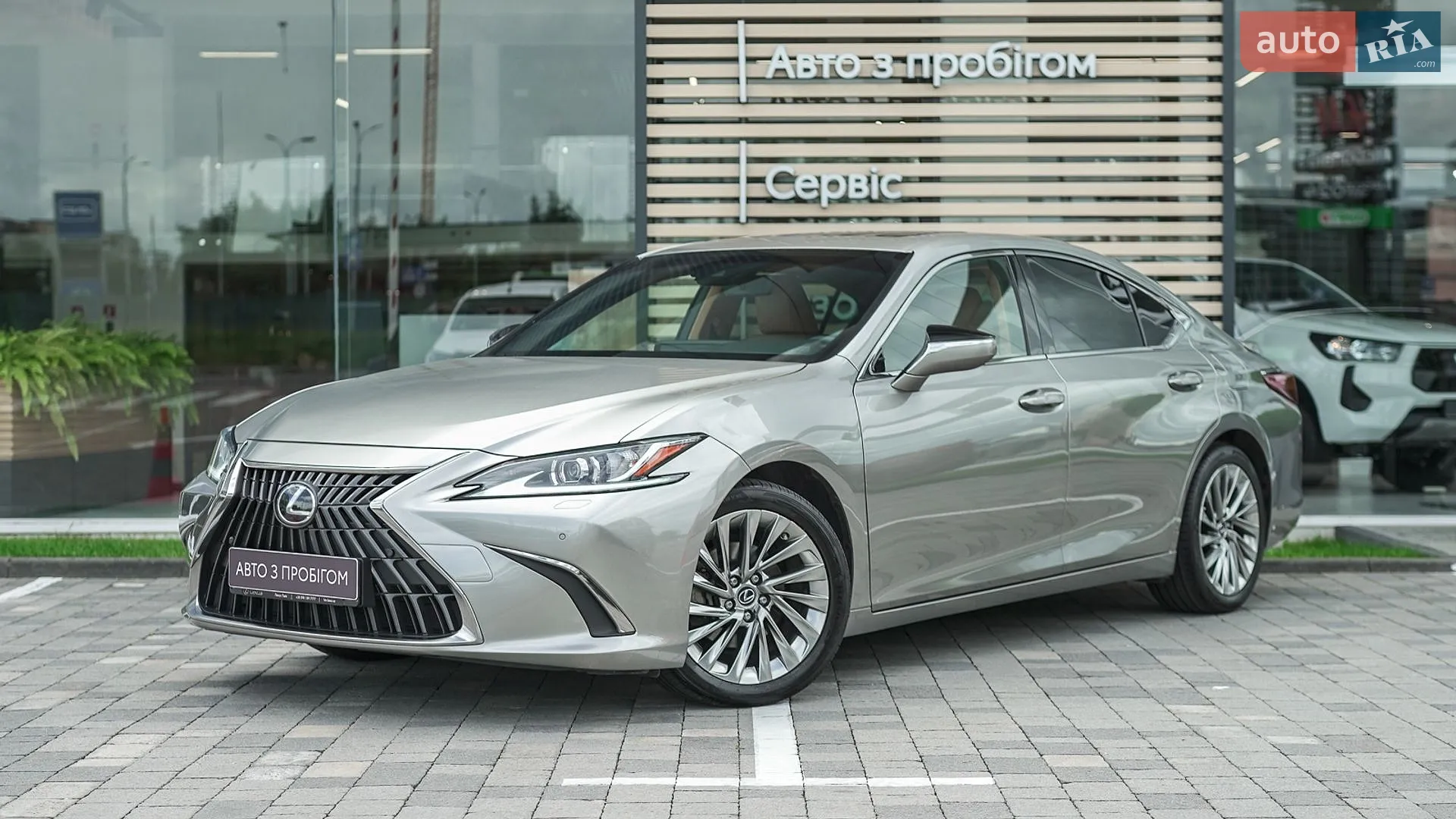 Lexus ES, 2022