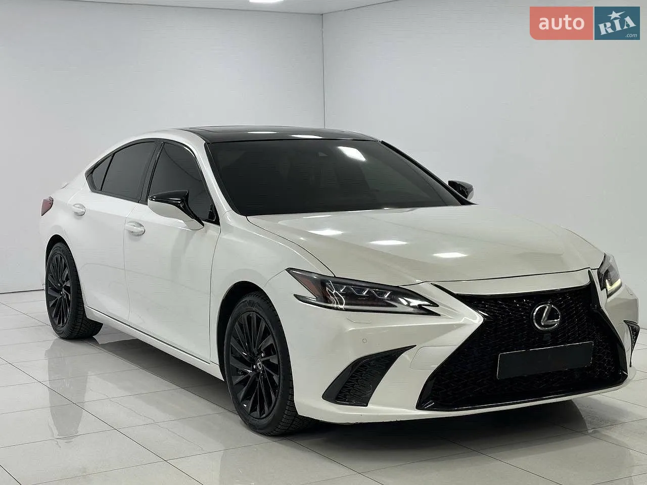 Lexus ES, 2019
