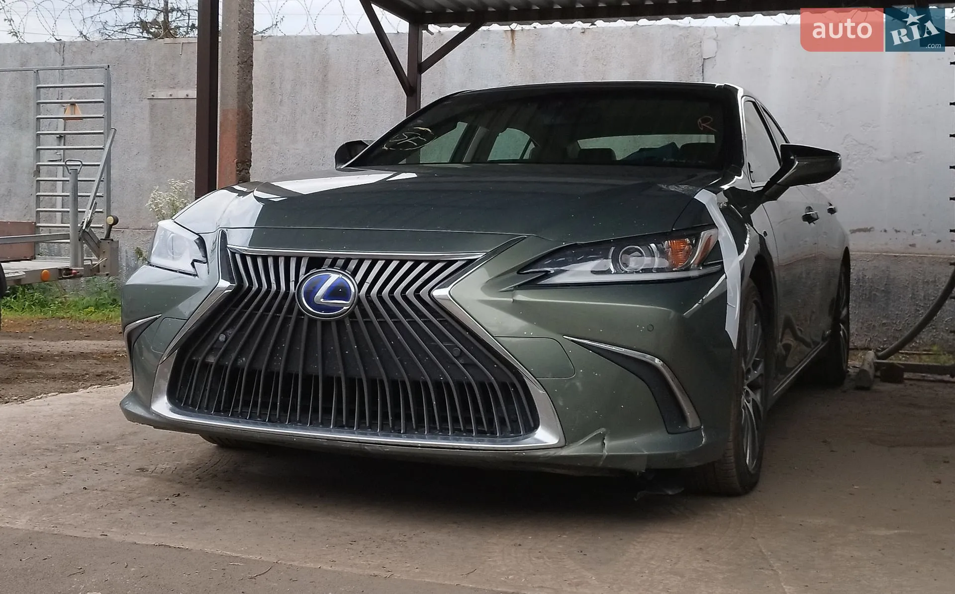 Lexus ES 2018 — 1