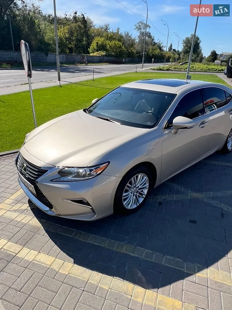 Lexus ES, 2016