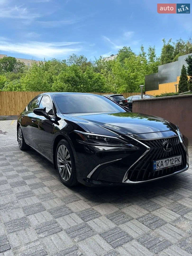 Lexus ES, 2022
