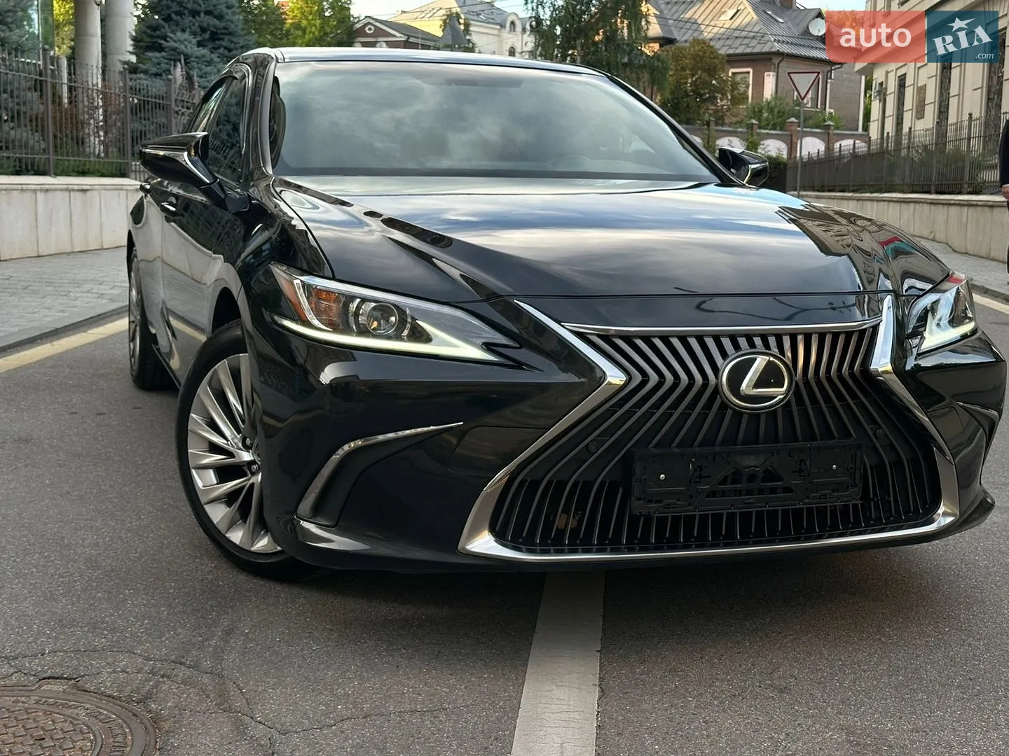Lexus ES, 2019