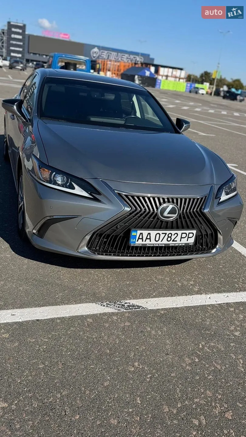 Lexus ES, 2019