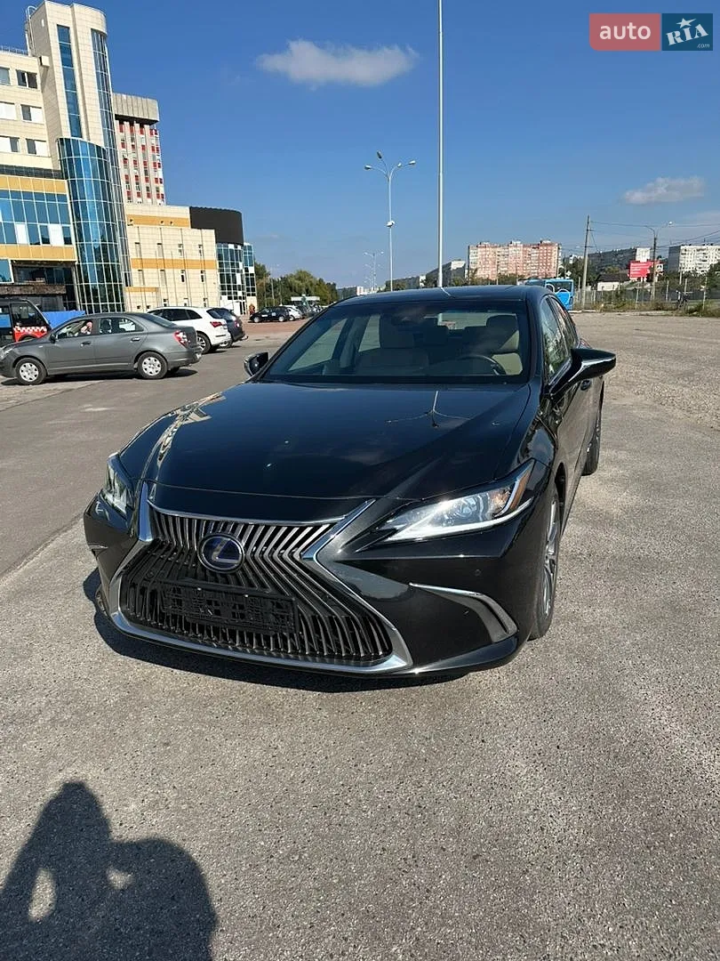 Lexus ES 2021 — 1