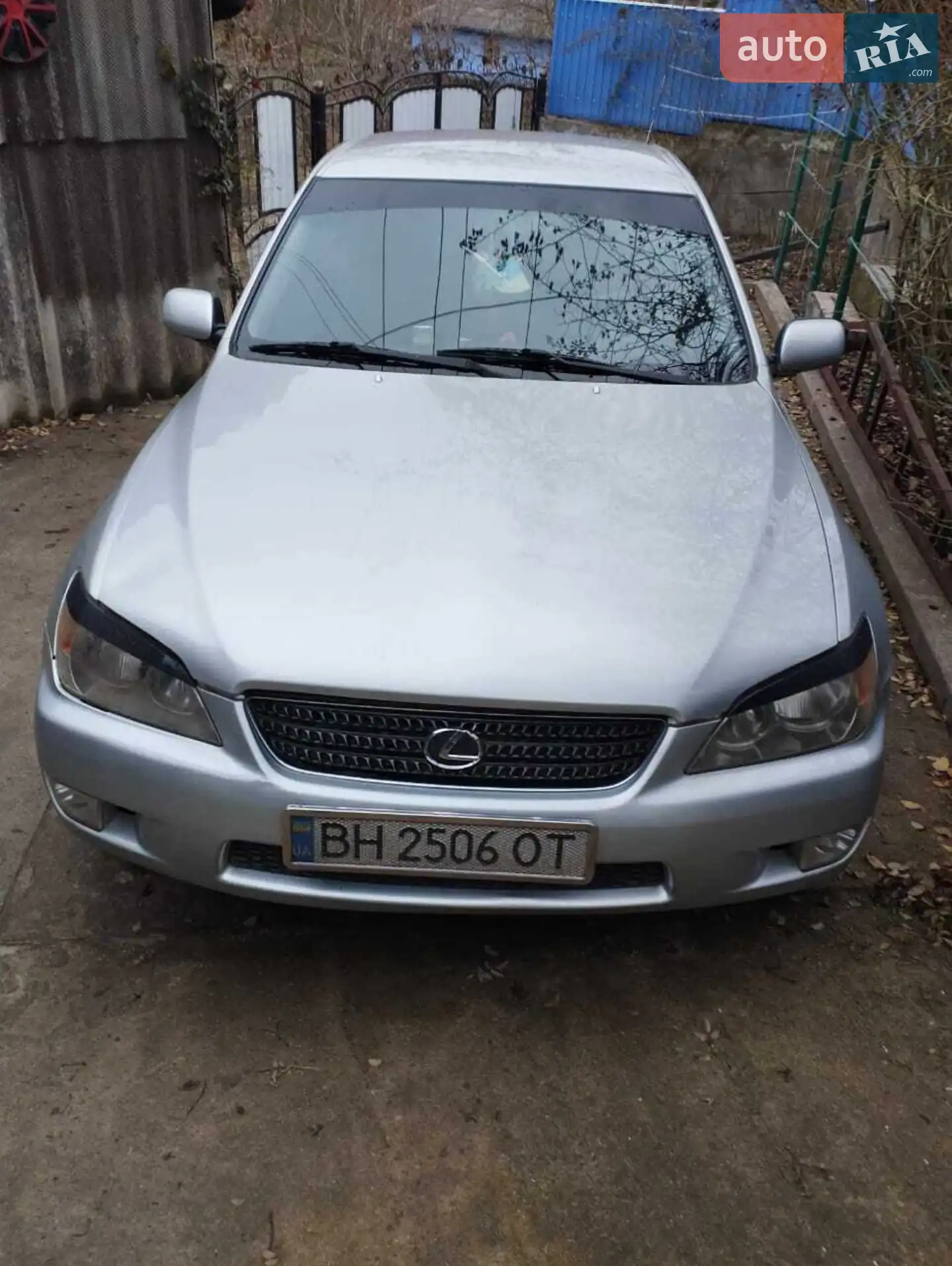 Lexus IS, 2002
