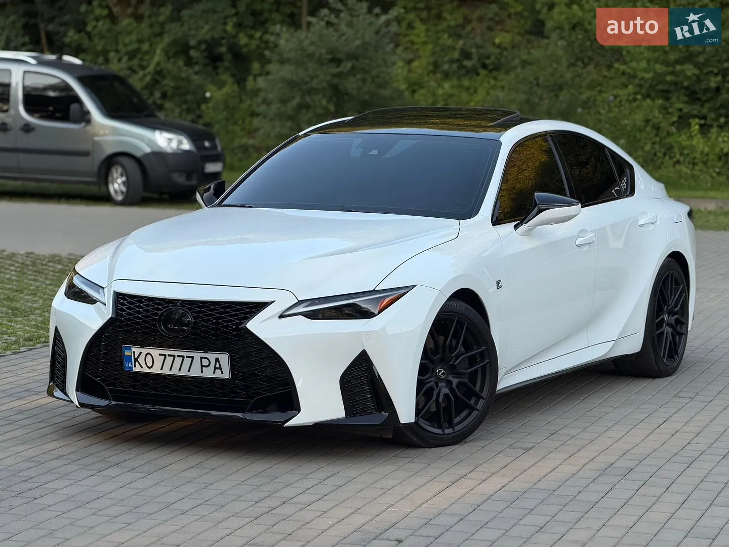 Lexus IS, 2023