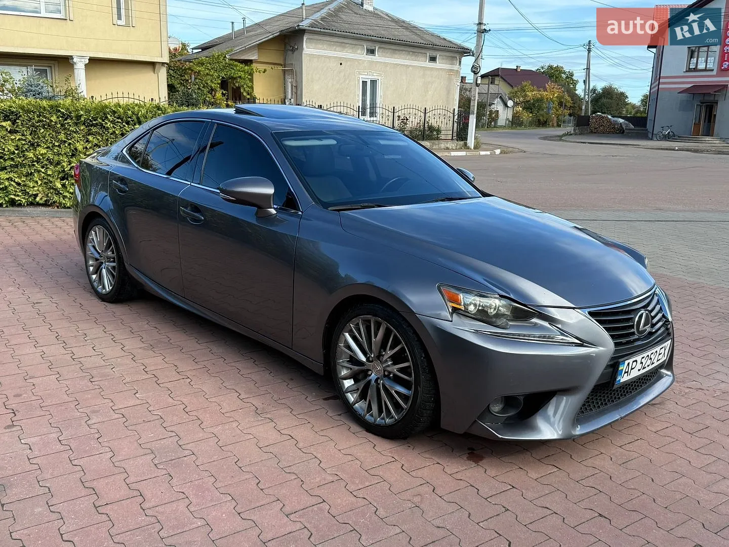 Lexus IS, 2016