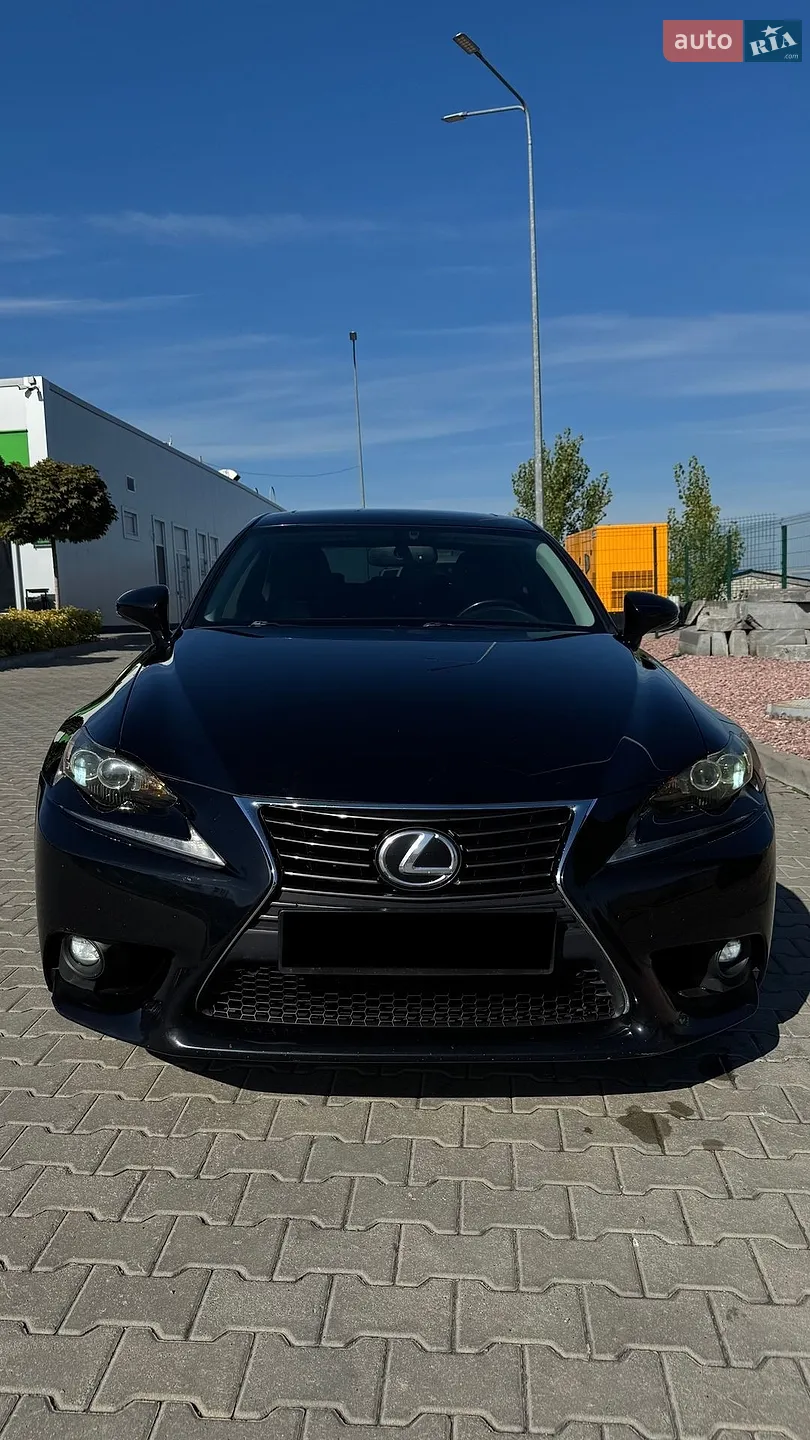 Lexus IS, 2015