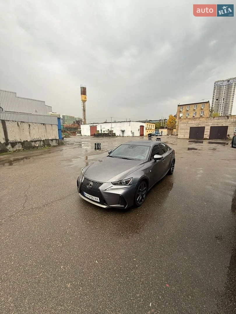 Lexus IS, 2017