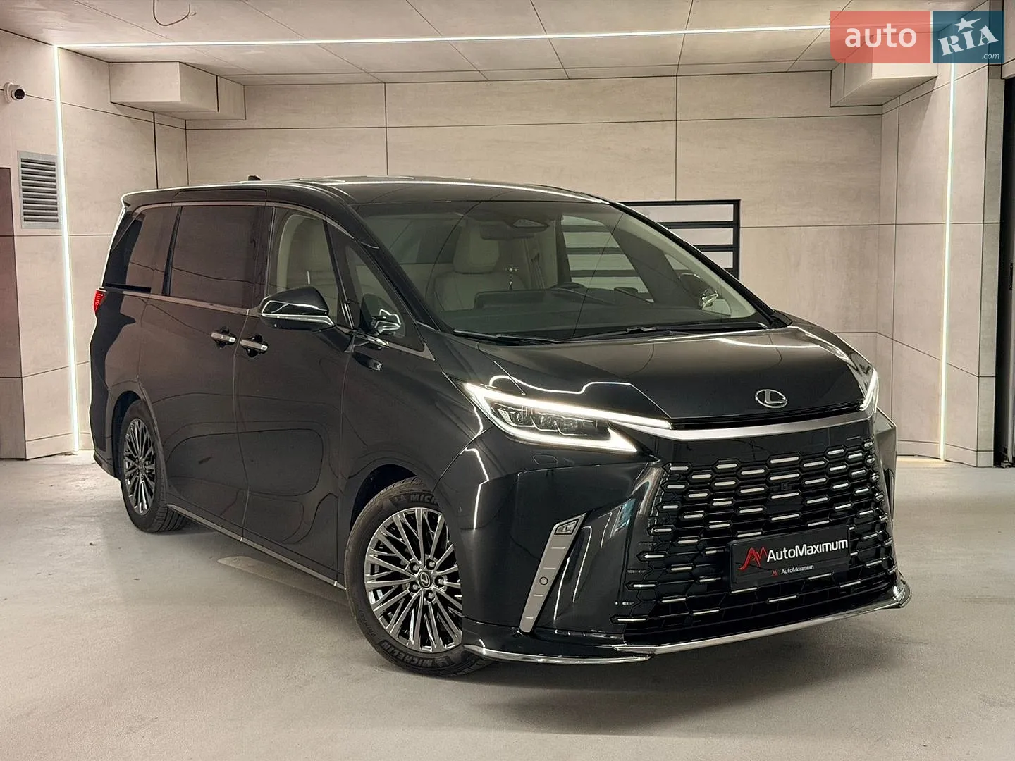 Lexus LM, 2025