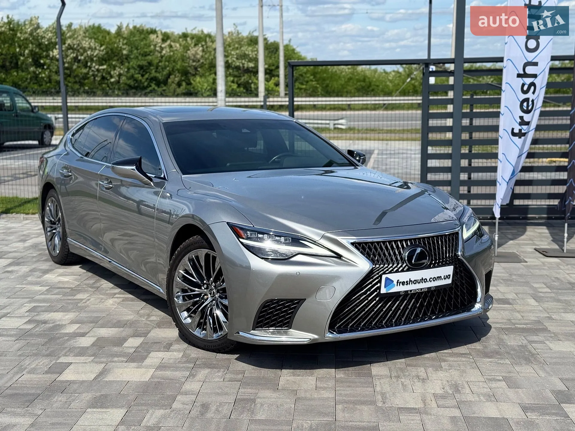 Lexus LS, 2022