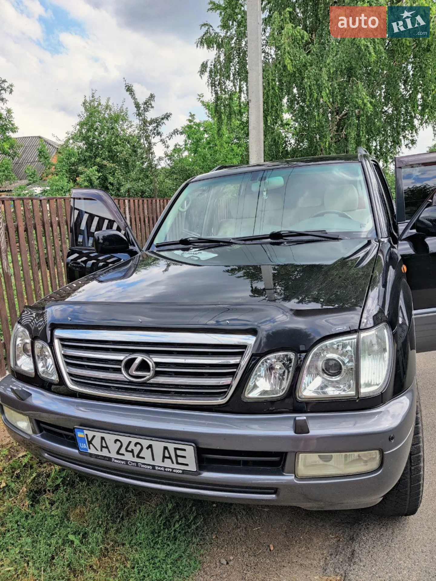 Lexus LX, 2004