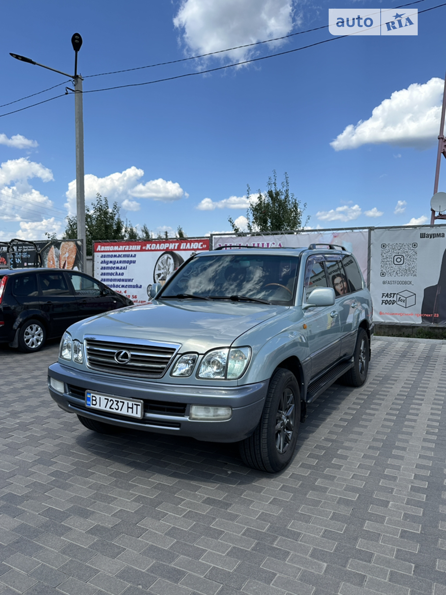 Lexus LX, 2004