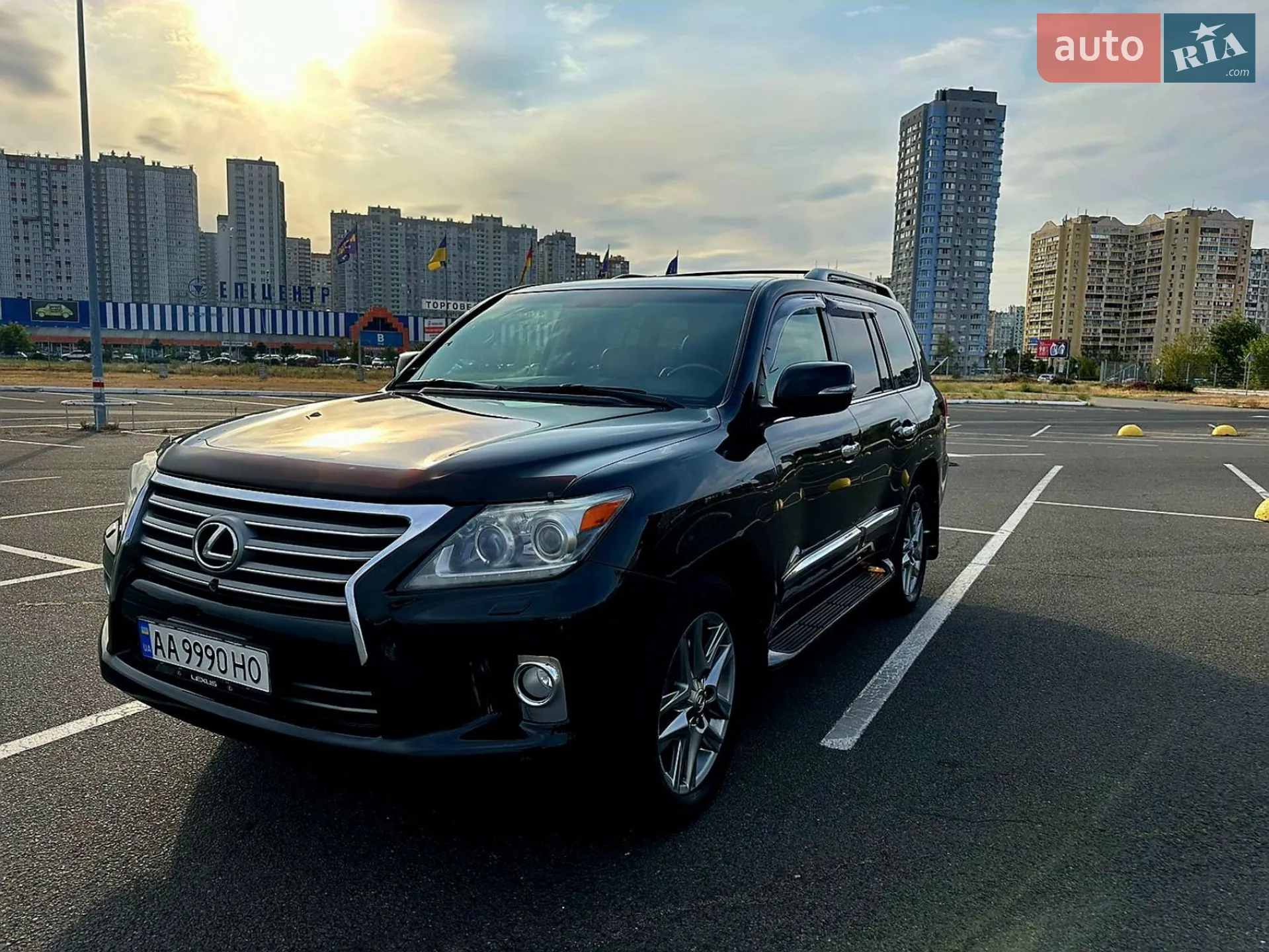 Lexus LX, 2012