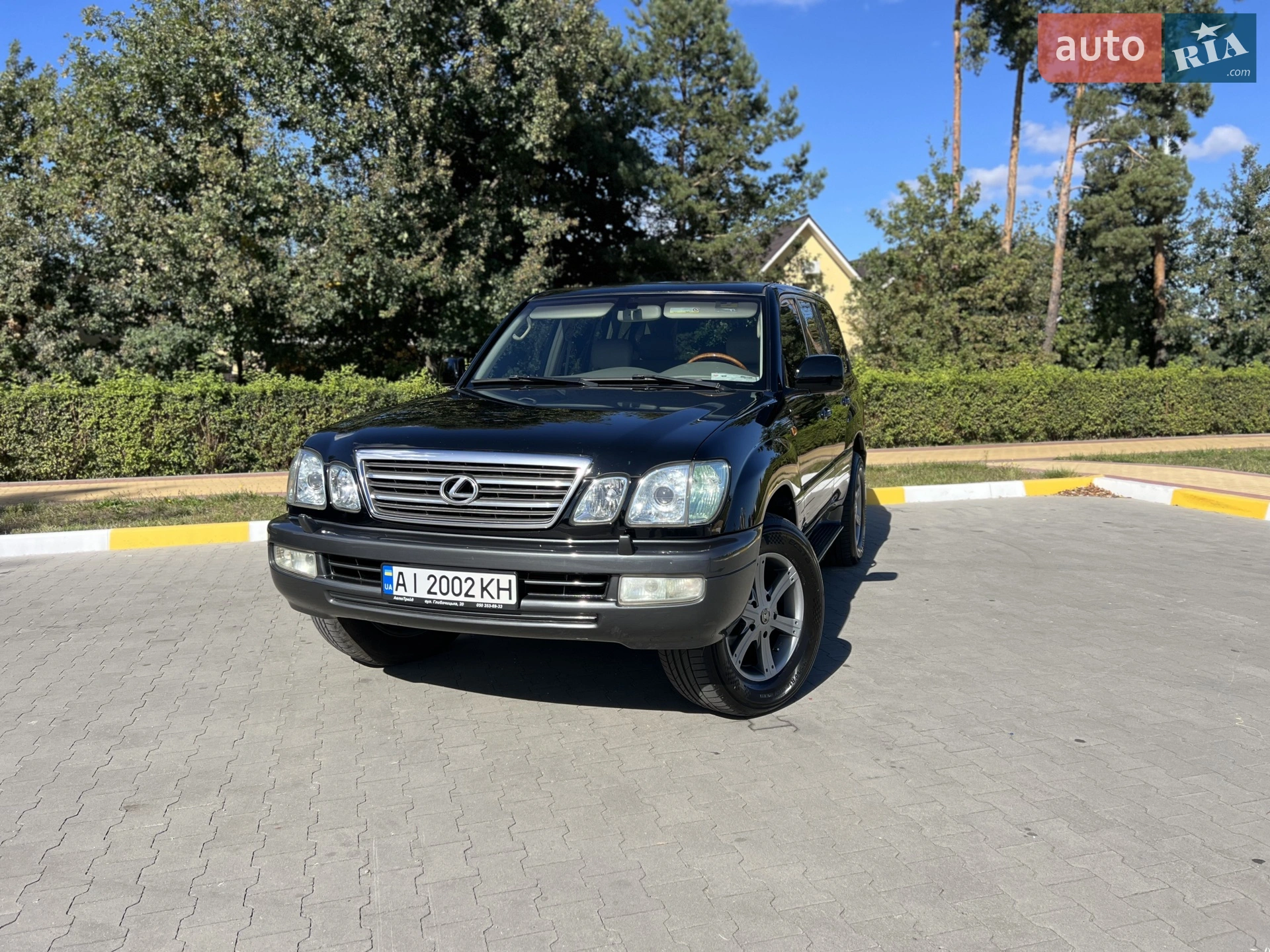 Lexus LX, 2004