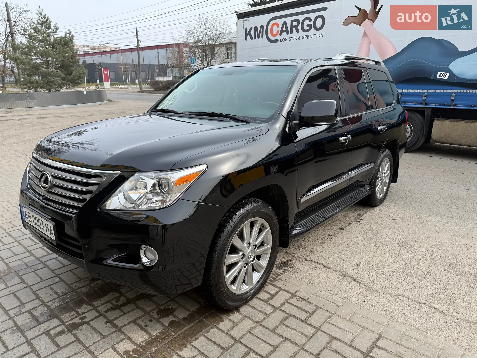 Lexus LX, 2010