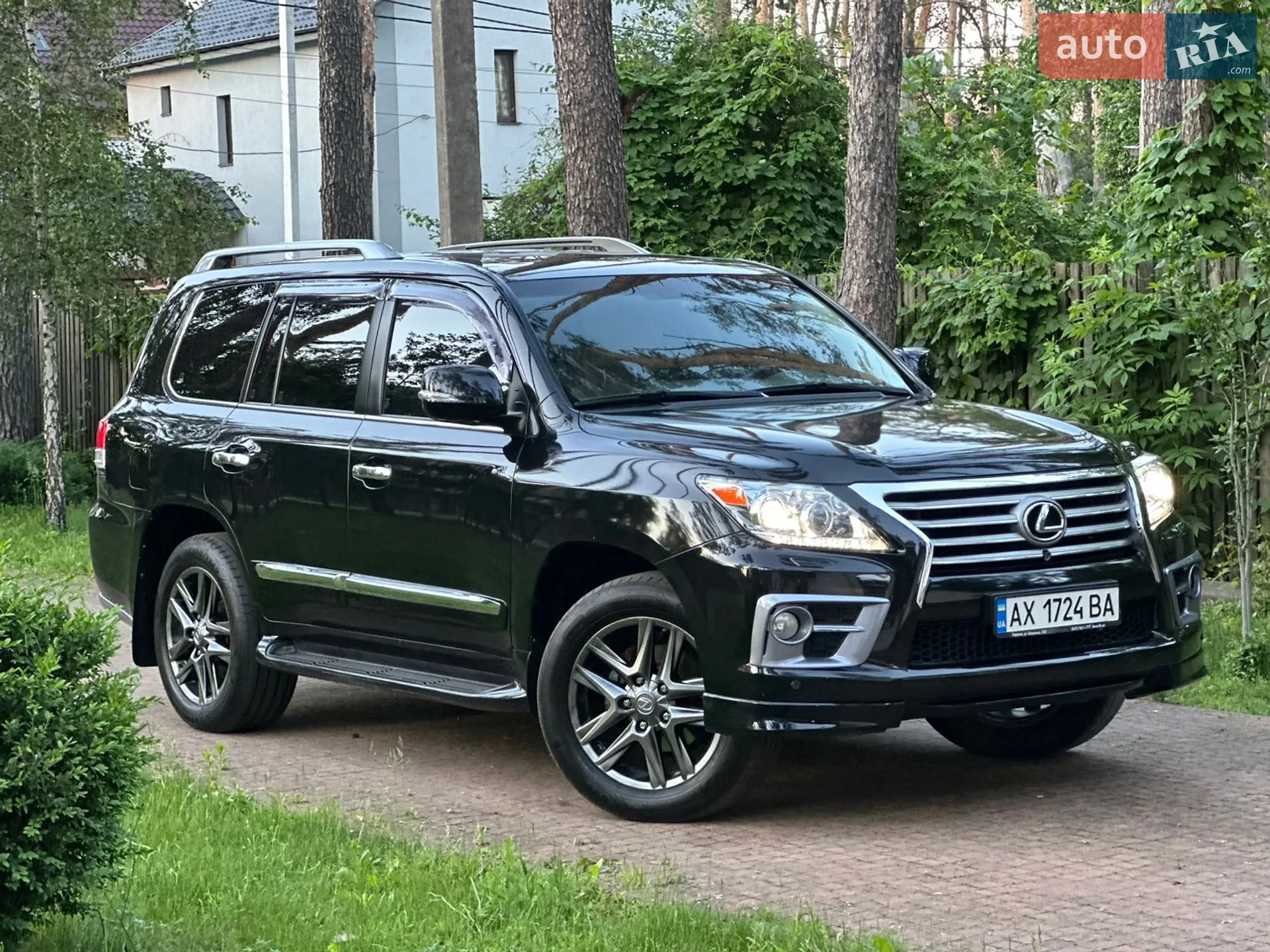 Lexus LX, 2013