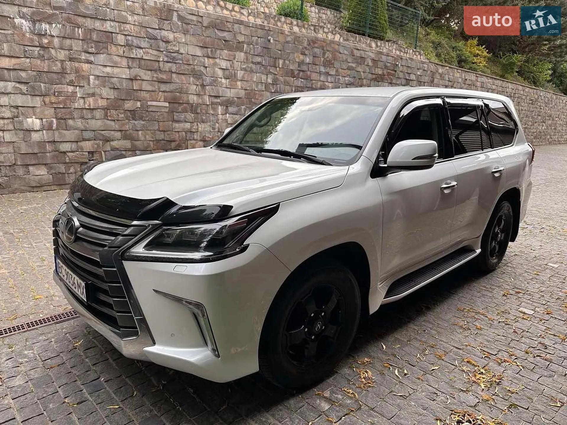 Lexus LX, 2015