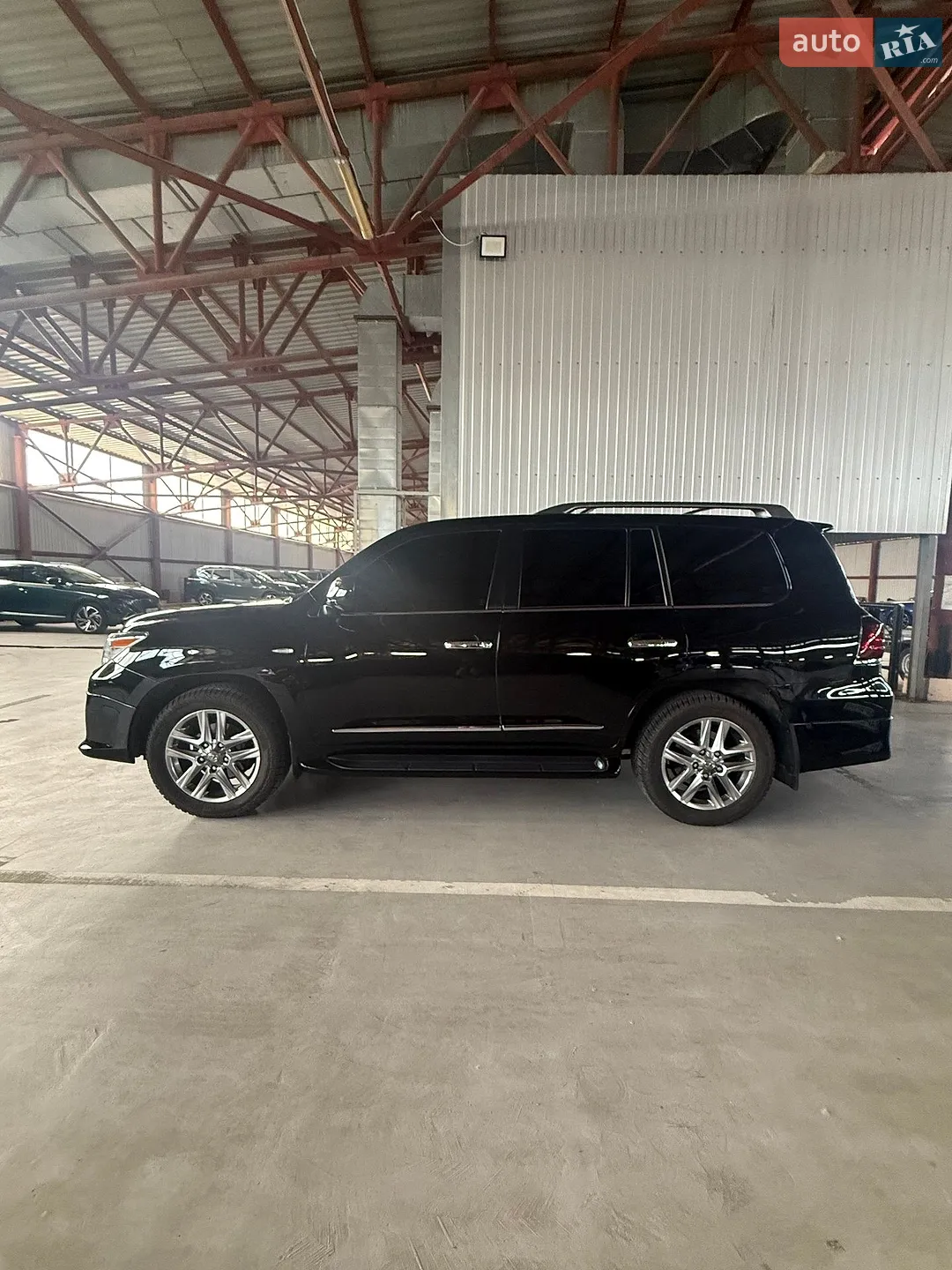 Lexus LX, 2011