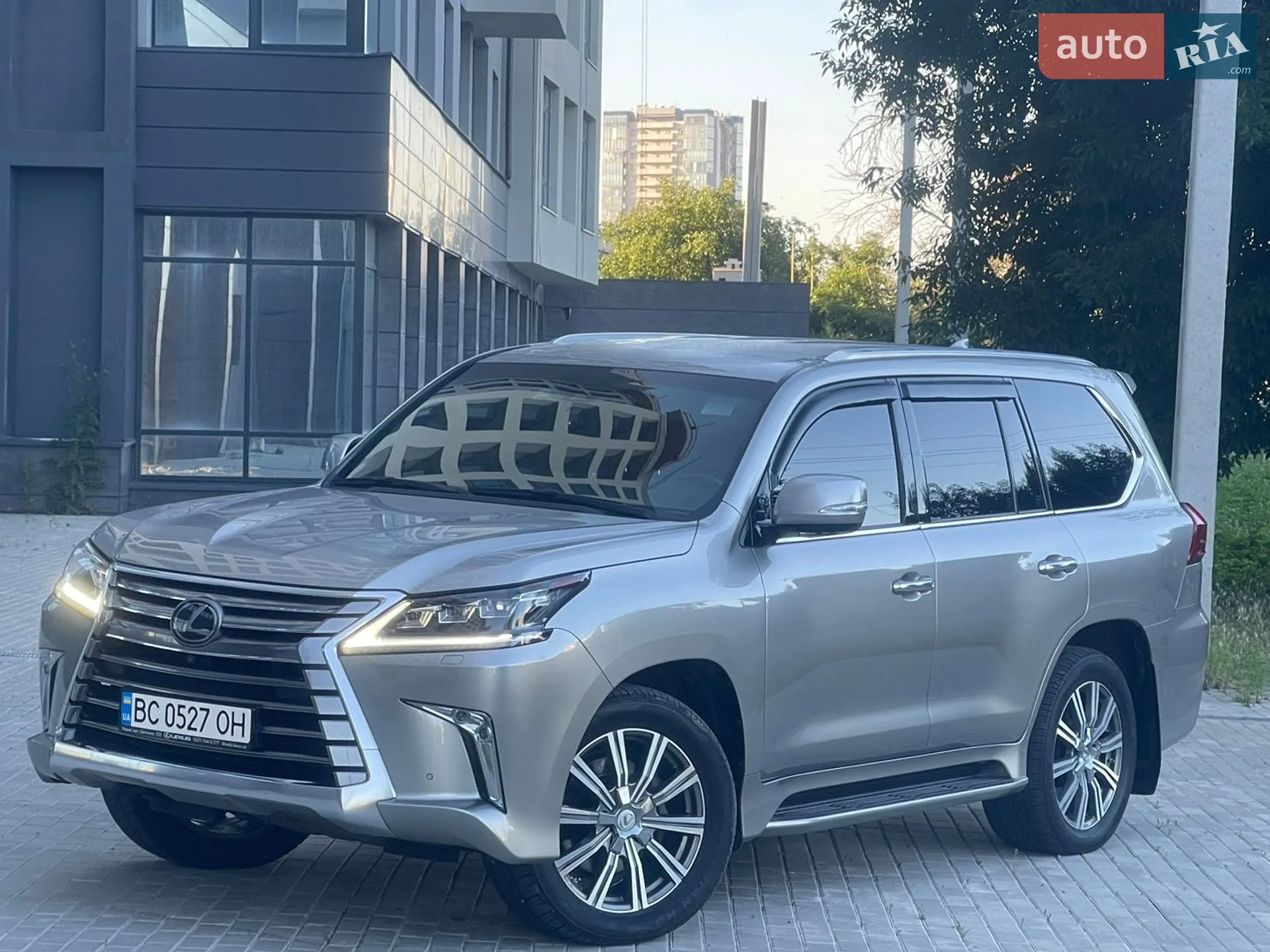 Lexus LX, 2019