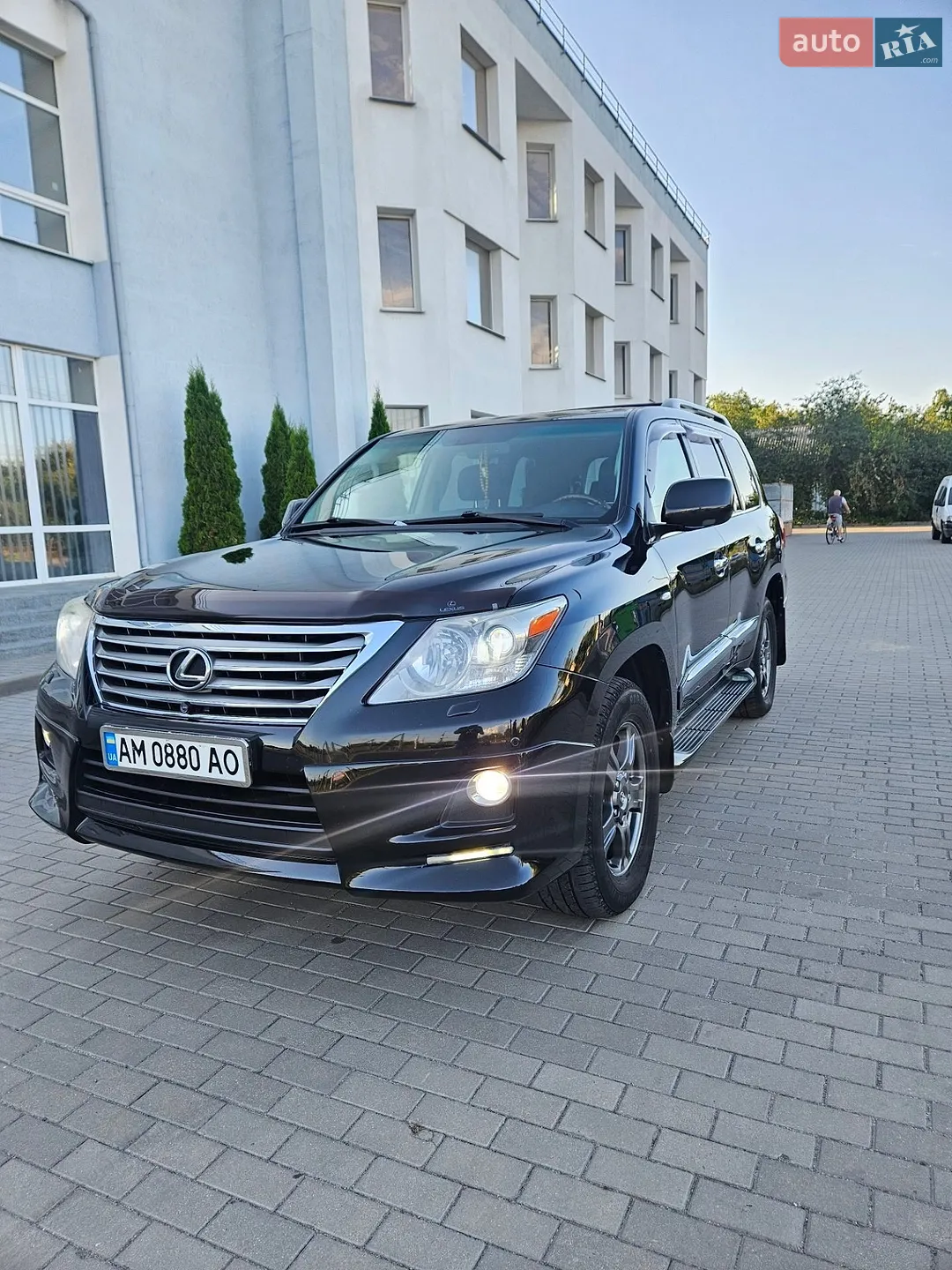 Lexus LX, 2011