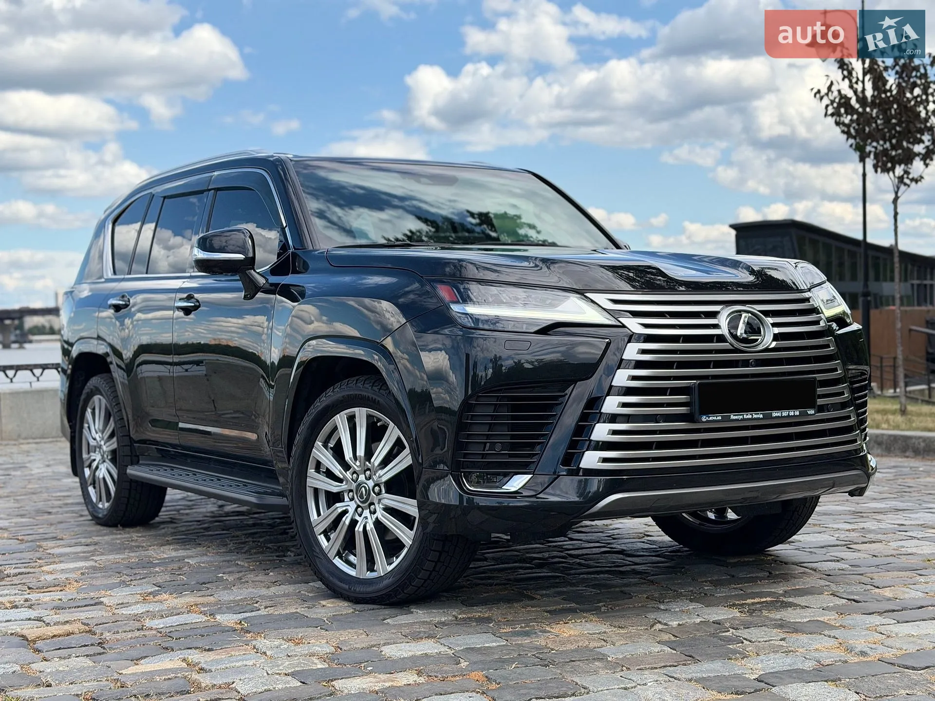 Lexus LX, 2022