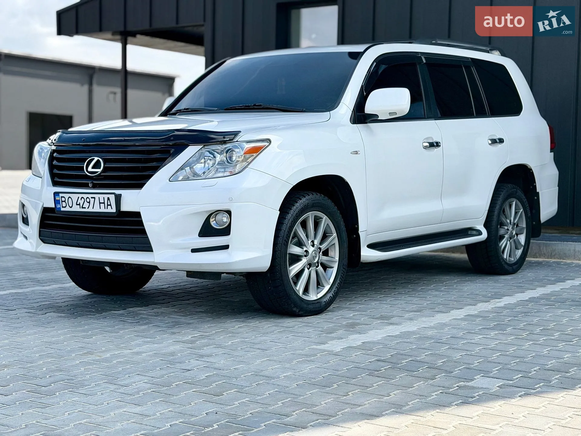 Lexus LX, 2010