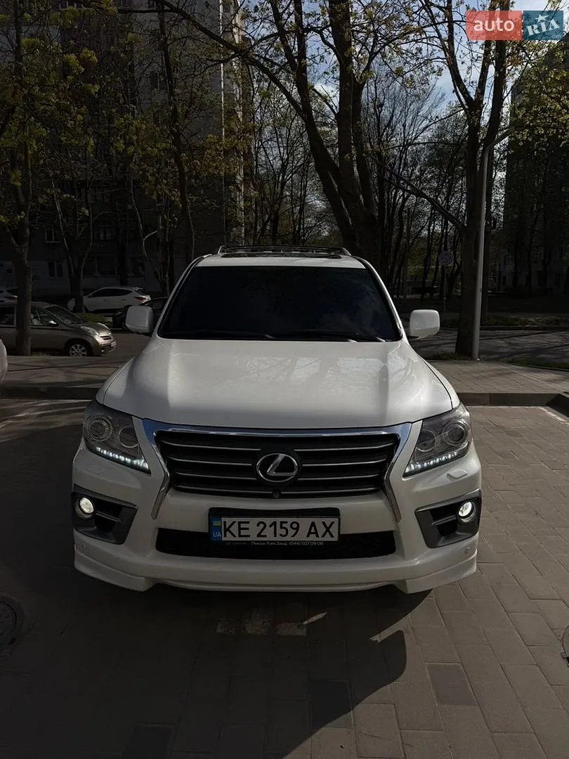 Lexus LX, 2008