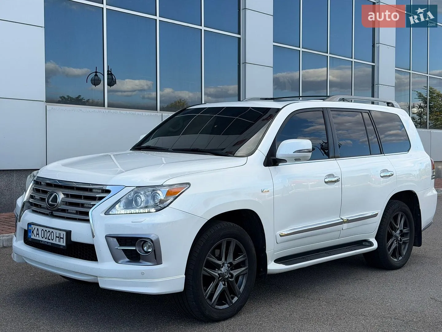 Lexus LX, 2010