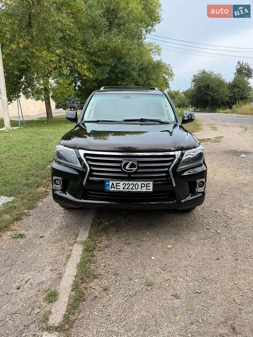 Lexus LX, 2011