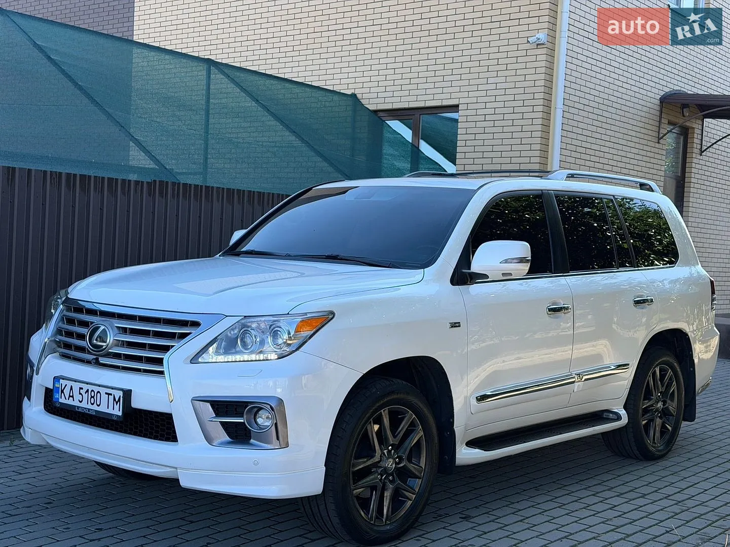 Lexus LX, 2010