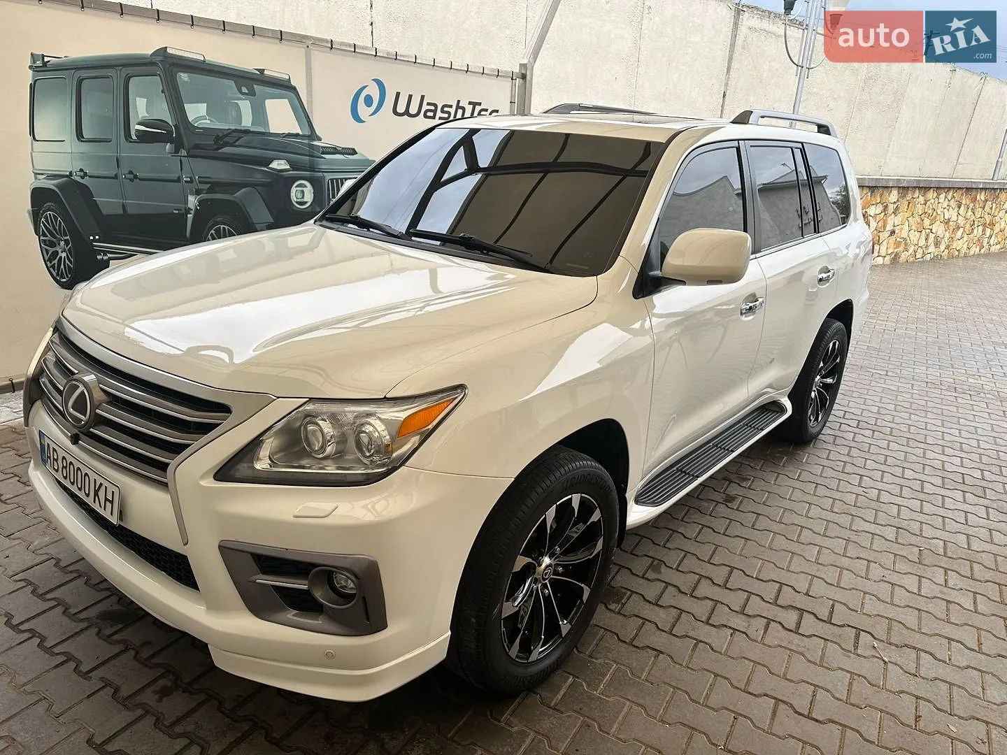 Lexus LX, 2011
