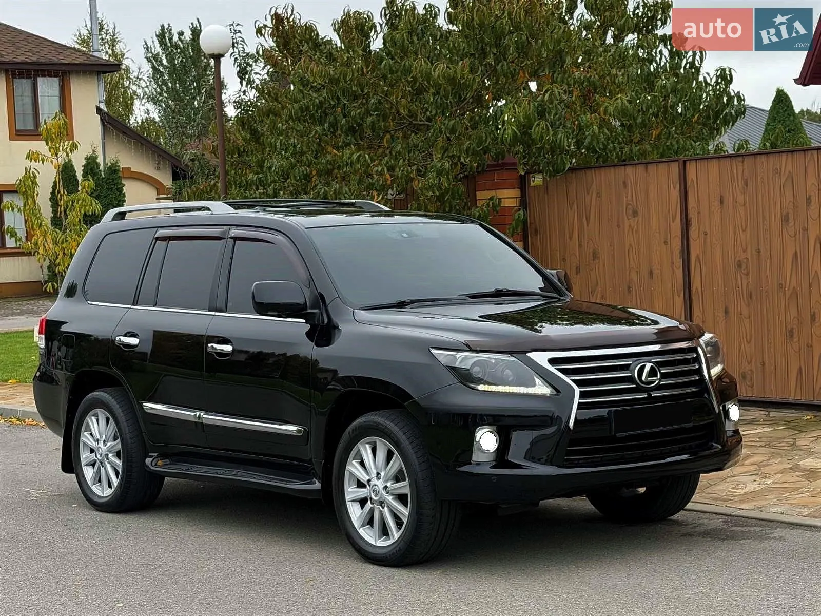 Lexus LX, 2012